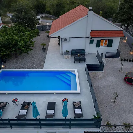 Holiday home Montis *