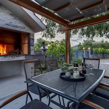 Holiday home Montis Gomila