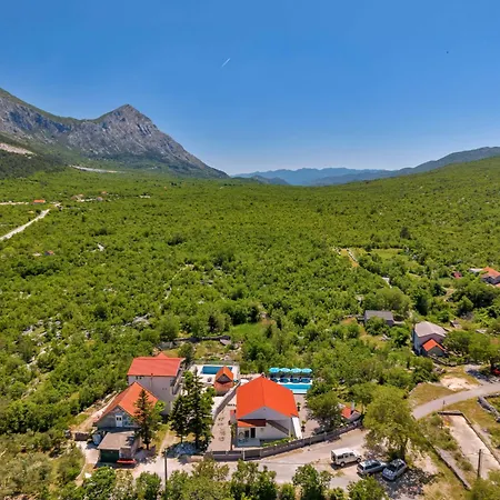 Montis Holiday home *